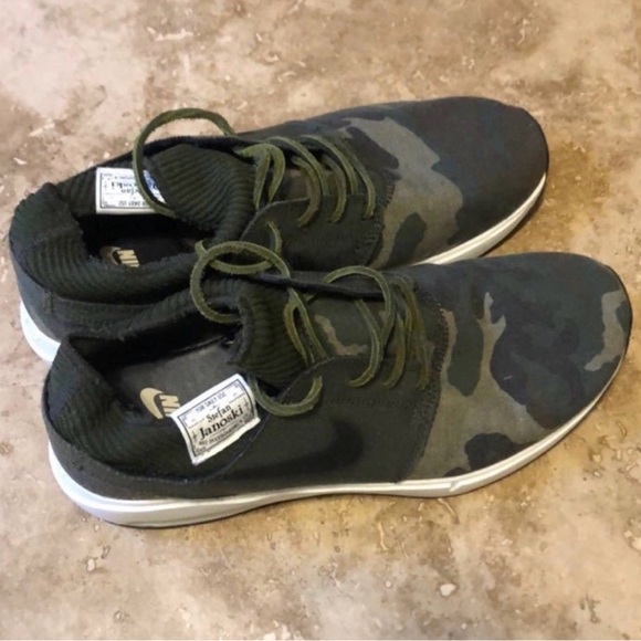 Nike - Picture 4 of 5